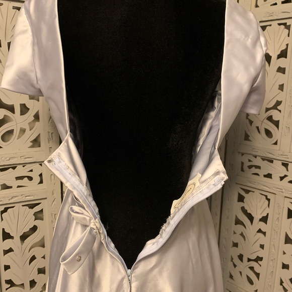 ALFRED ANGELO SATINY SMOOTH LIGHT SILVER SHORT SLEEVE LONG FORMAL DRESS - Picture 7 of 10